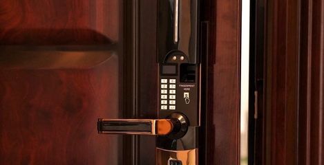 为什么有钱人都不用指纹锁?听内行人分析,才知家里装错了!
